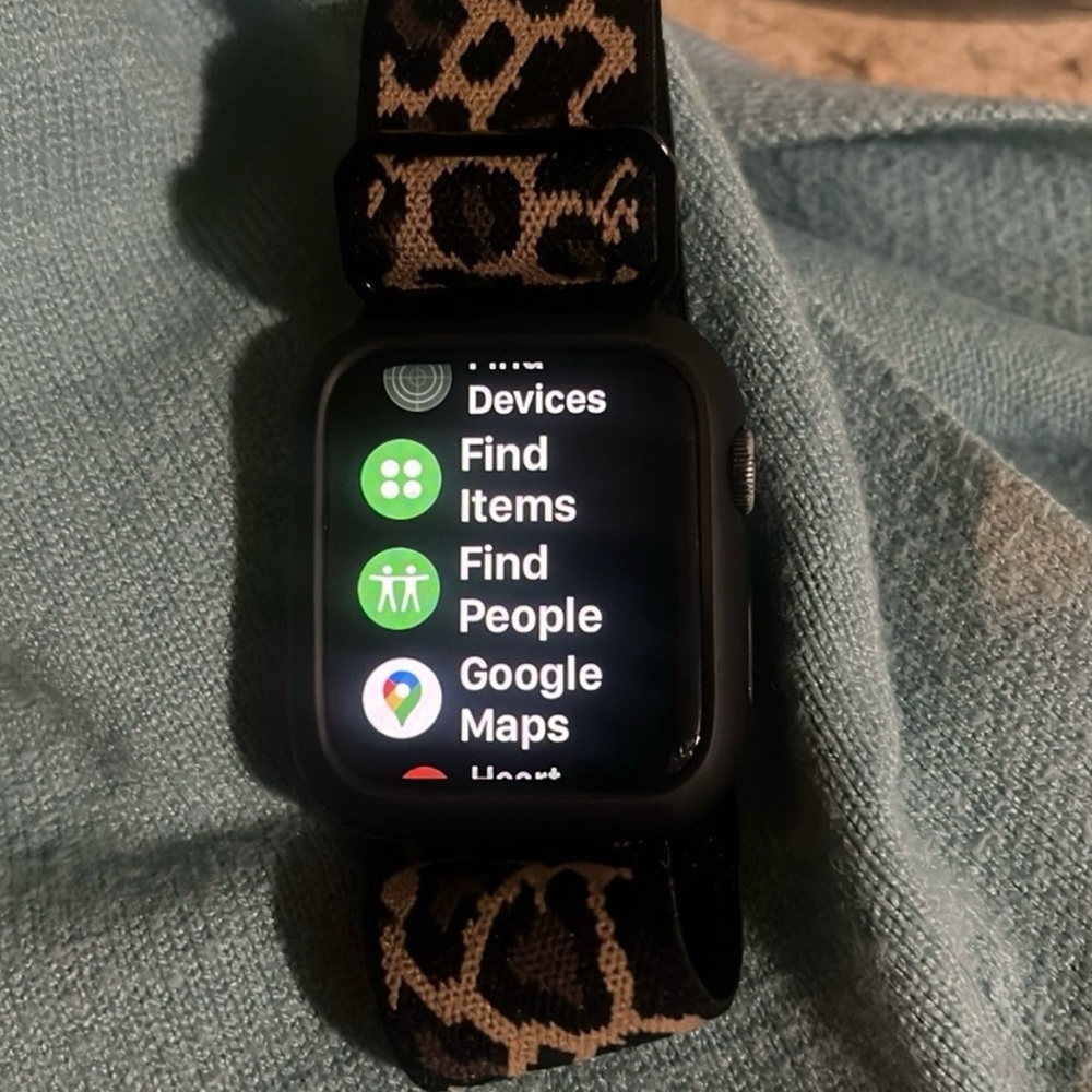 Apple Watch Series 5 44mm  with Black and Brown Smartwatch with Leopard Print